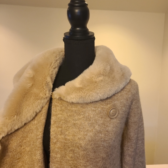 🌟Ellen Tracy Sweater Coat with Faux Fur Collar, Tan Size Small - Picture 3 of 10